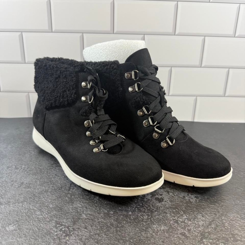 Aerosoles size 7 Black suede lace up boots with fur lining